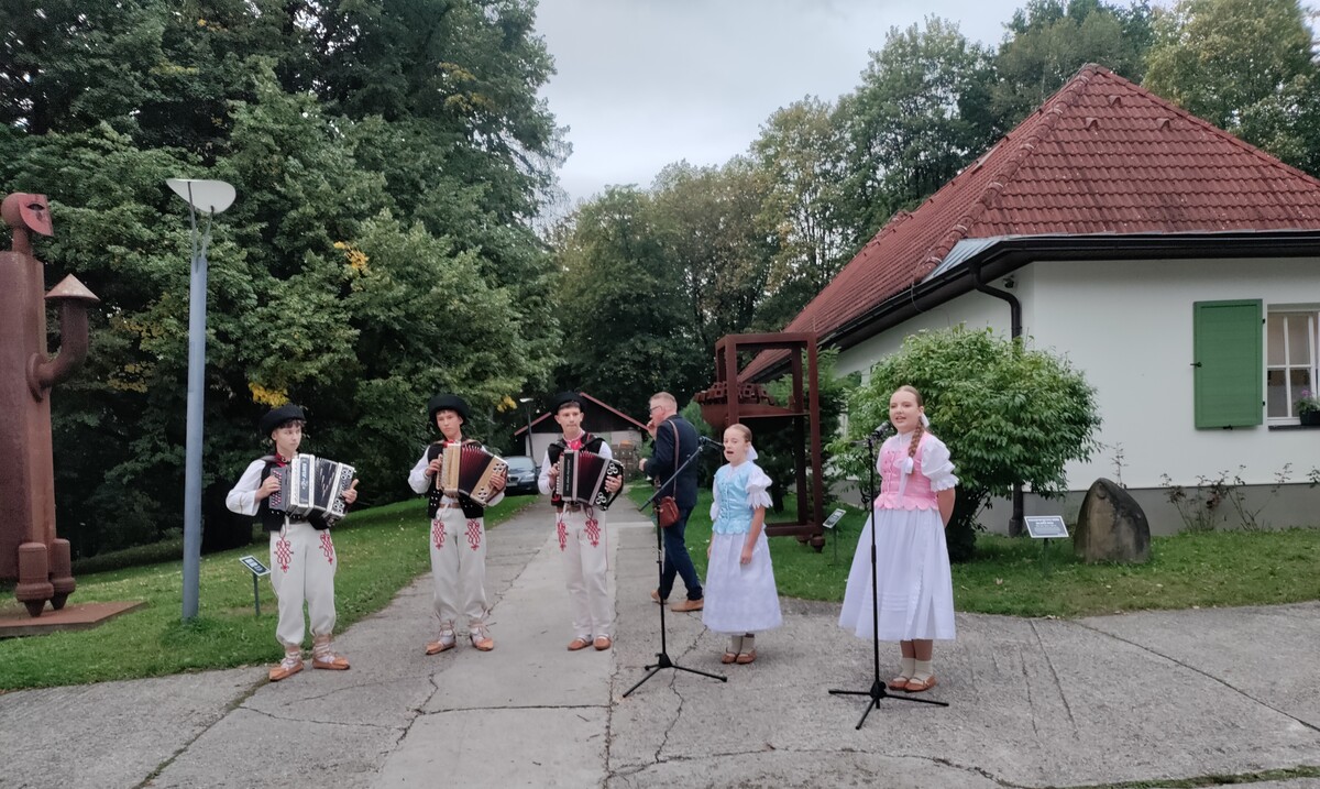 Vernisáž Návrat na dedovizeň 10